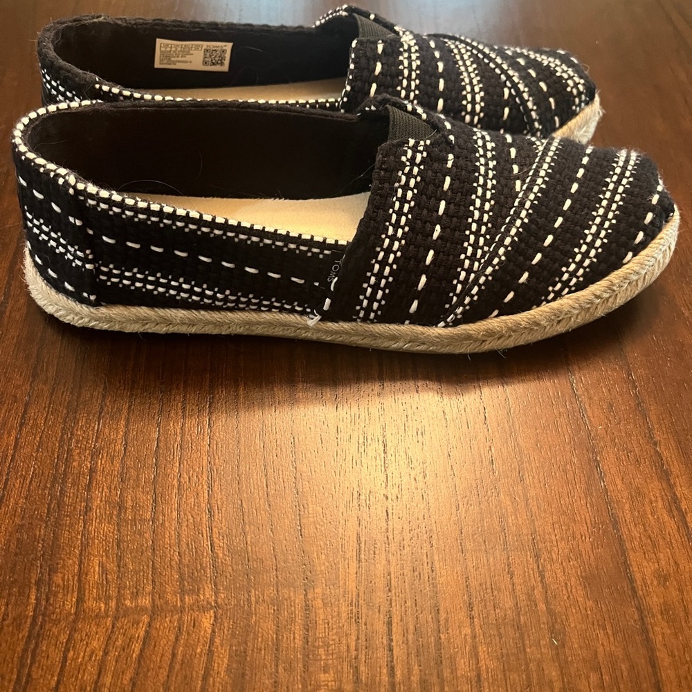 Tom’s slip ons - Picture 3 of 3